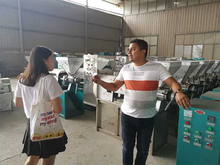 customer visit our factory