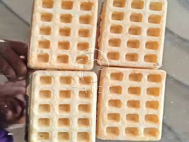 Commercial Four-Outlet Waffle Machine Shipped To Tajikistan 7 Waffle Finished Production