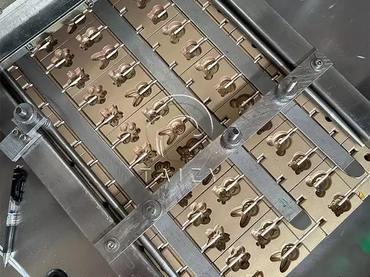 Candy Making Machine | 10‑70 Kg/H Soft &Amp; Hard Candy Production Line 15 Candy Making Machine Lollipop Molds